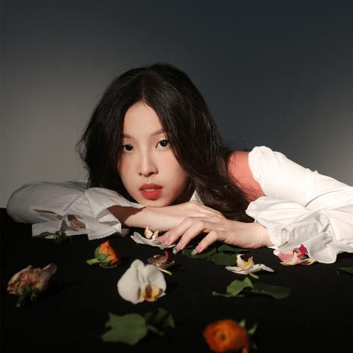歌手冯琬中发布全新单曲《恋》,帮歌迷找回初恋的甜蜜